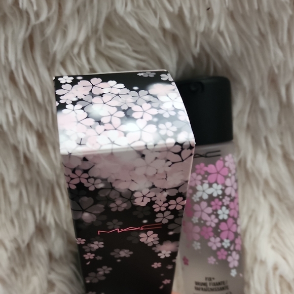 MAC Cosmetics Fix+ Setting Spray - Cherry Blossom Edition - Picture 4 of 4